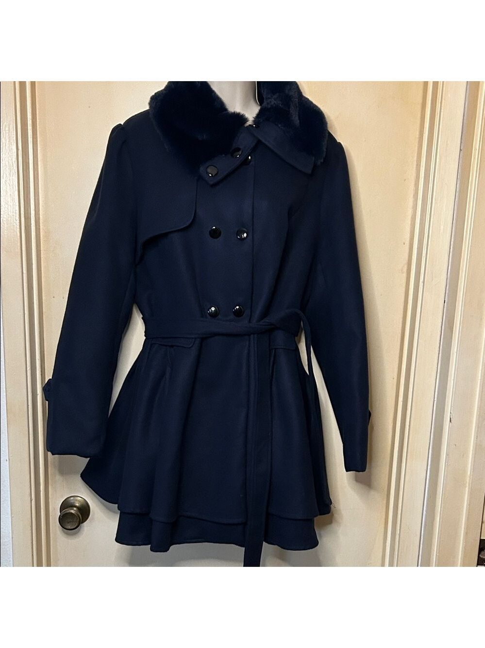 Zeagoo  Navy Double-Breasted Women's Coat with Faux Fur Collar size XL